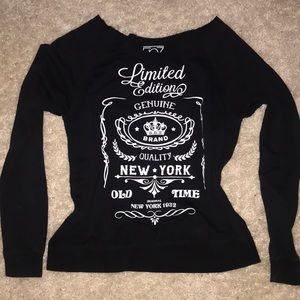 Loose neck black sweatshirt